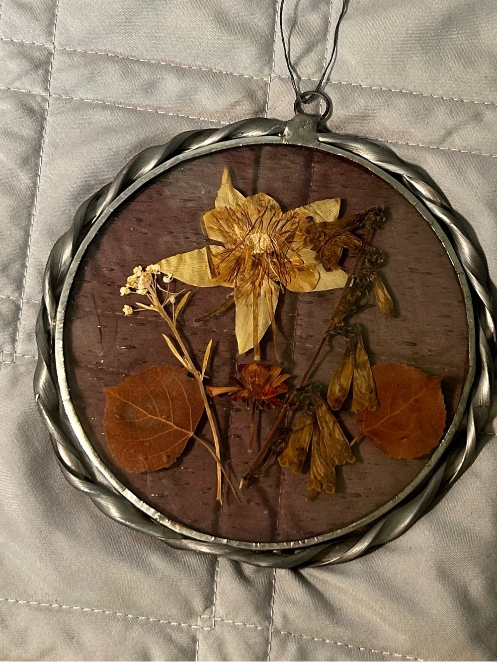 Vintage Lasting Impressions Round Pressed Dried Flowers Suncatcher Window Art